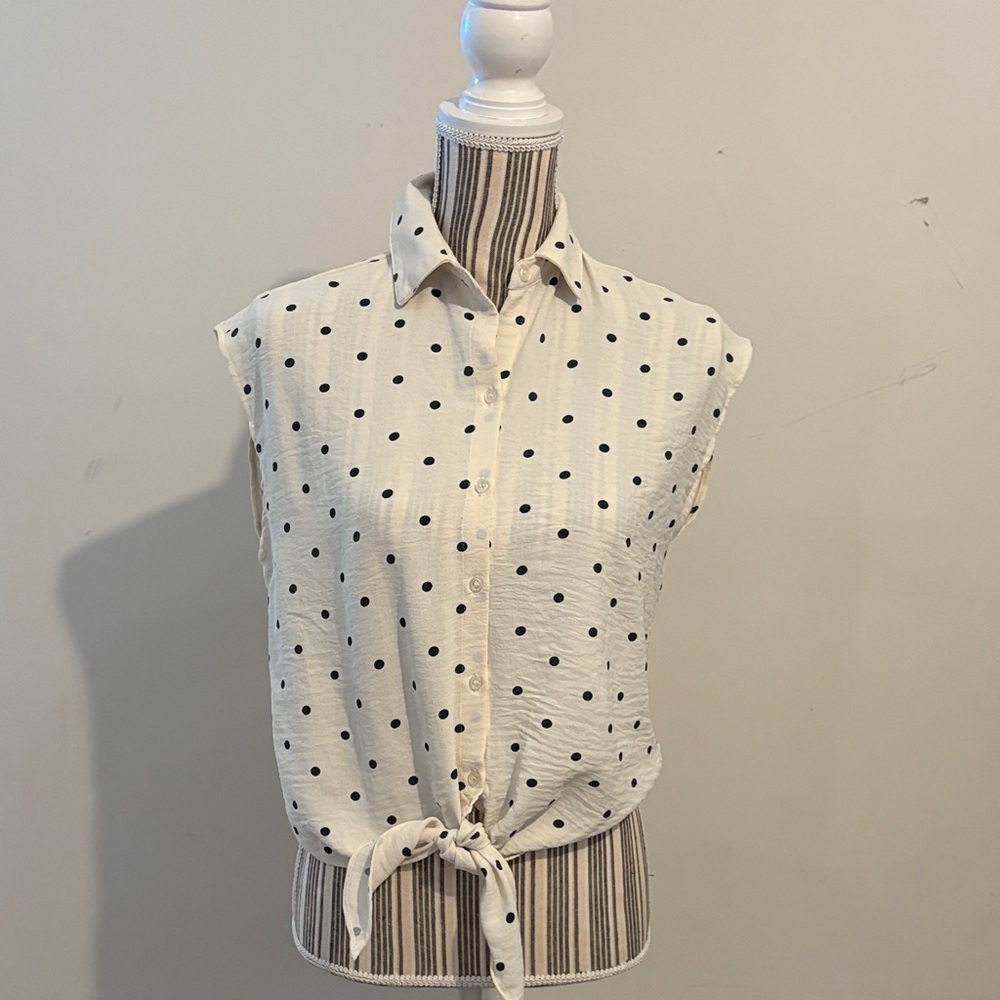Polka dot blouse size XS